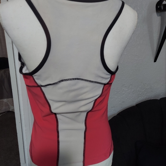 Nike workout top - Picture 2 of 3